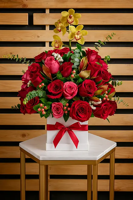Flores en caja o canastas, elegantes y llenas de flores